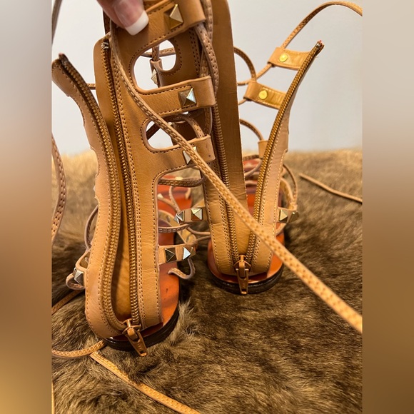 Authentic Valentino Garavani Rockstud Leather Gladiator Sandals – Nude – Size 7 - Picture 8 of 13